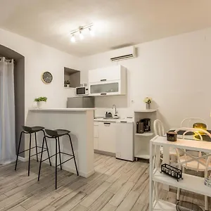 Apartment And Lina