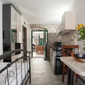 Apartment & Kartolina
